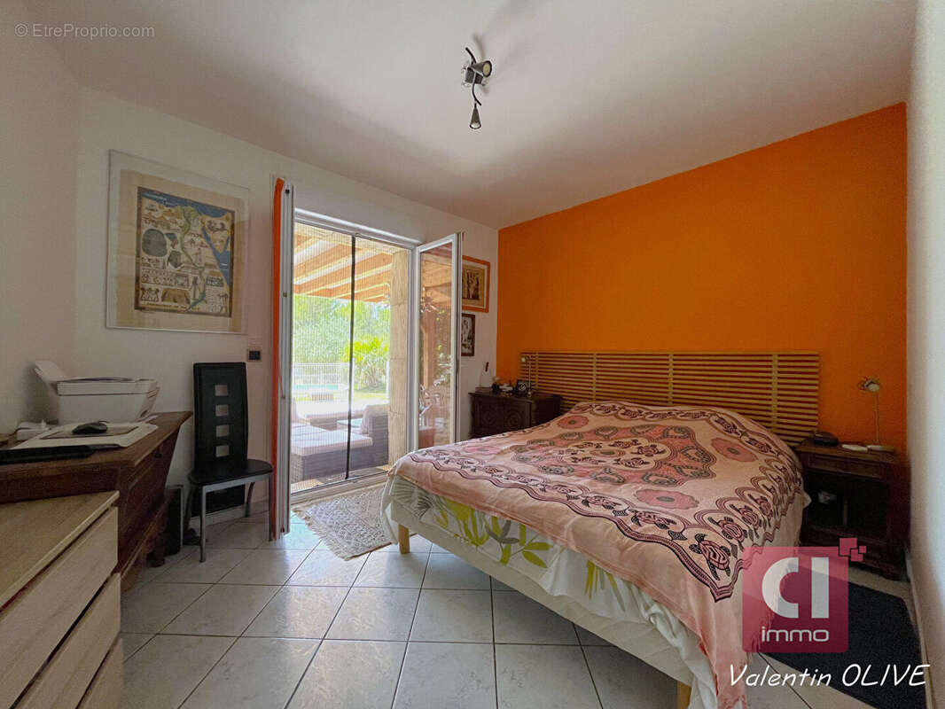 Maison La Roquebrussanne 6 pièces 190 m2 avec dépendance. - photo 7