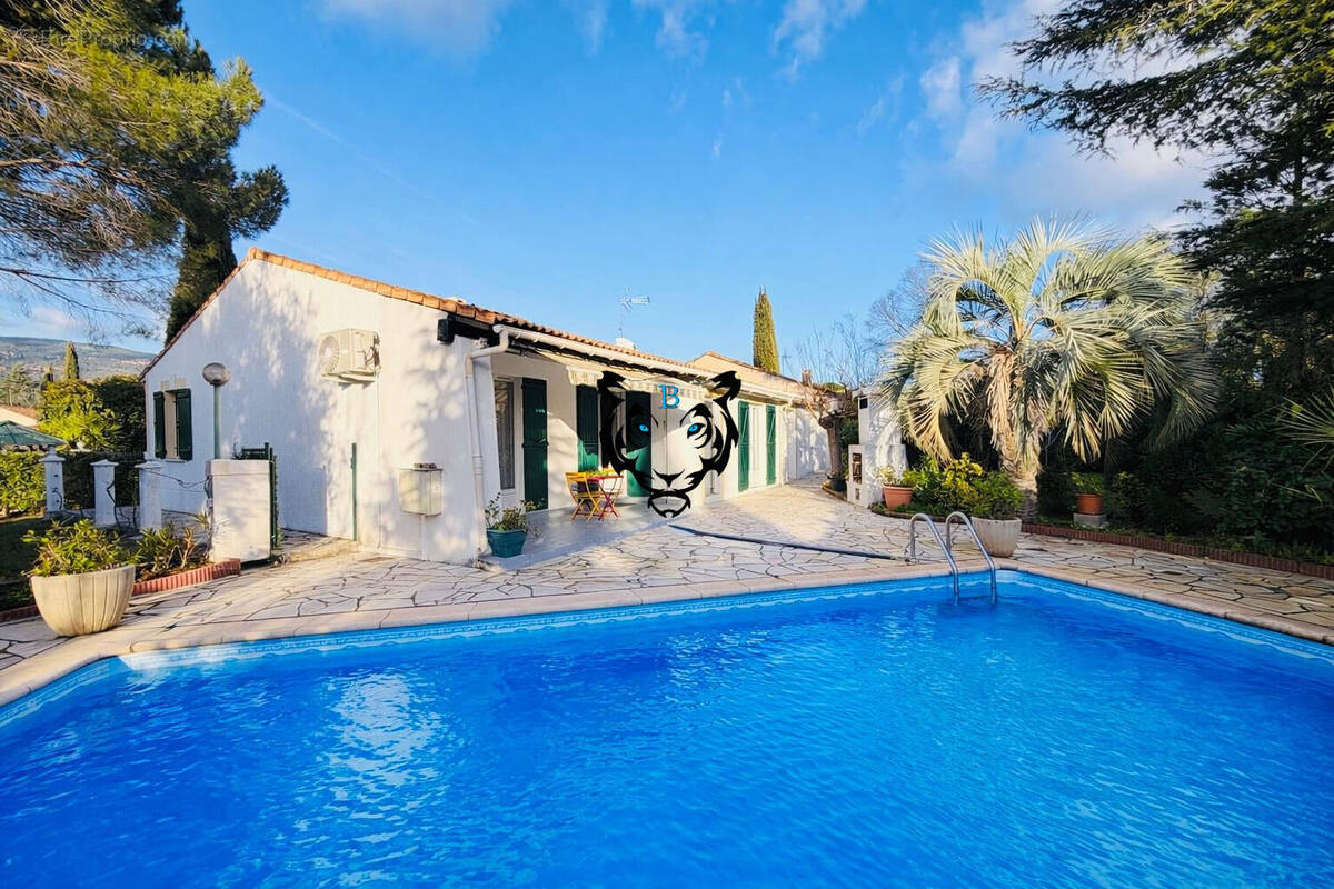 Maison à ROQUEBRUNE-SUR-ARGENS