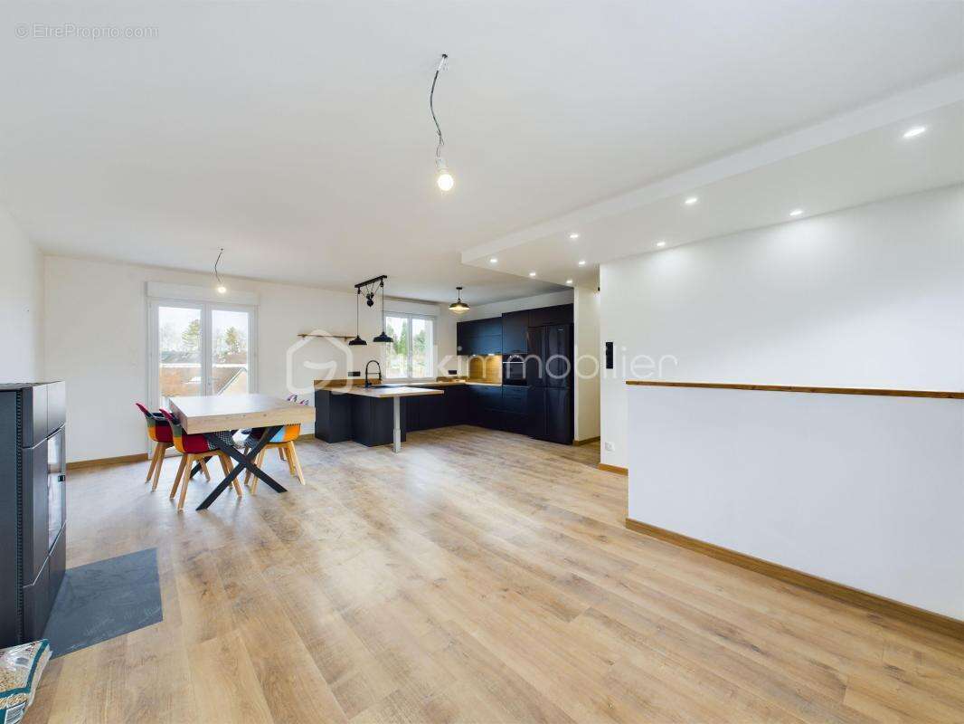 Maison à COURCELLES-CHAUSSY