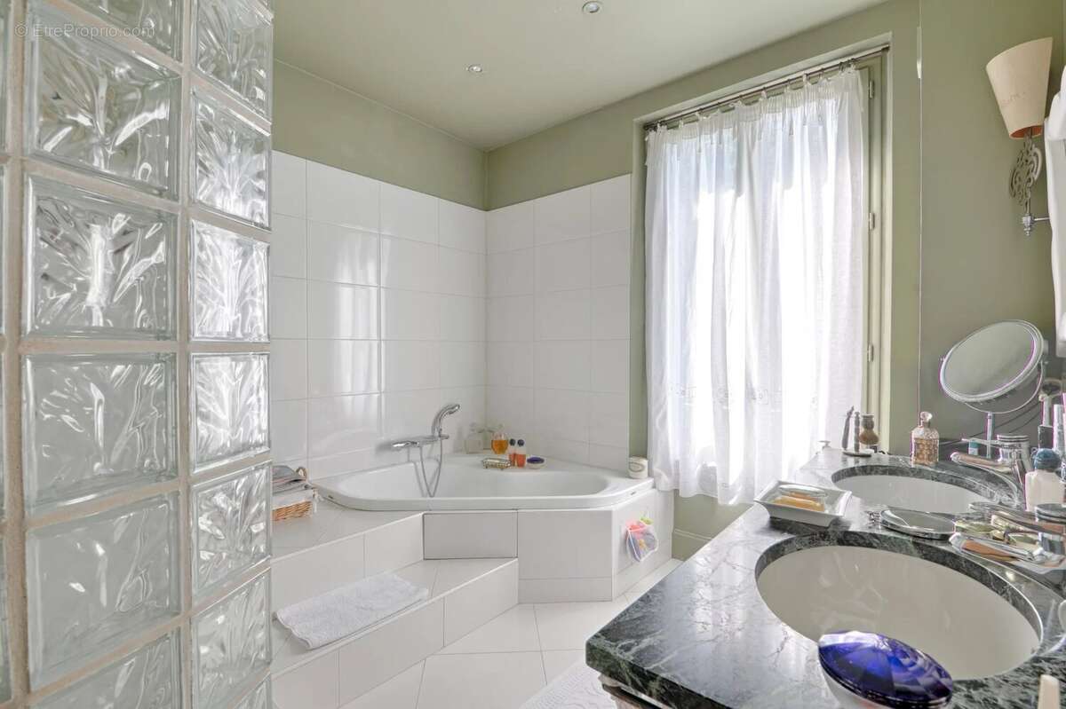 Maison à SAINT-MAUR-DES-FOSSES