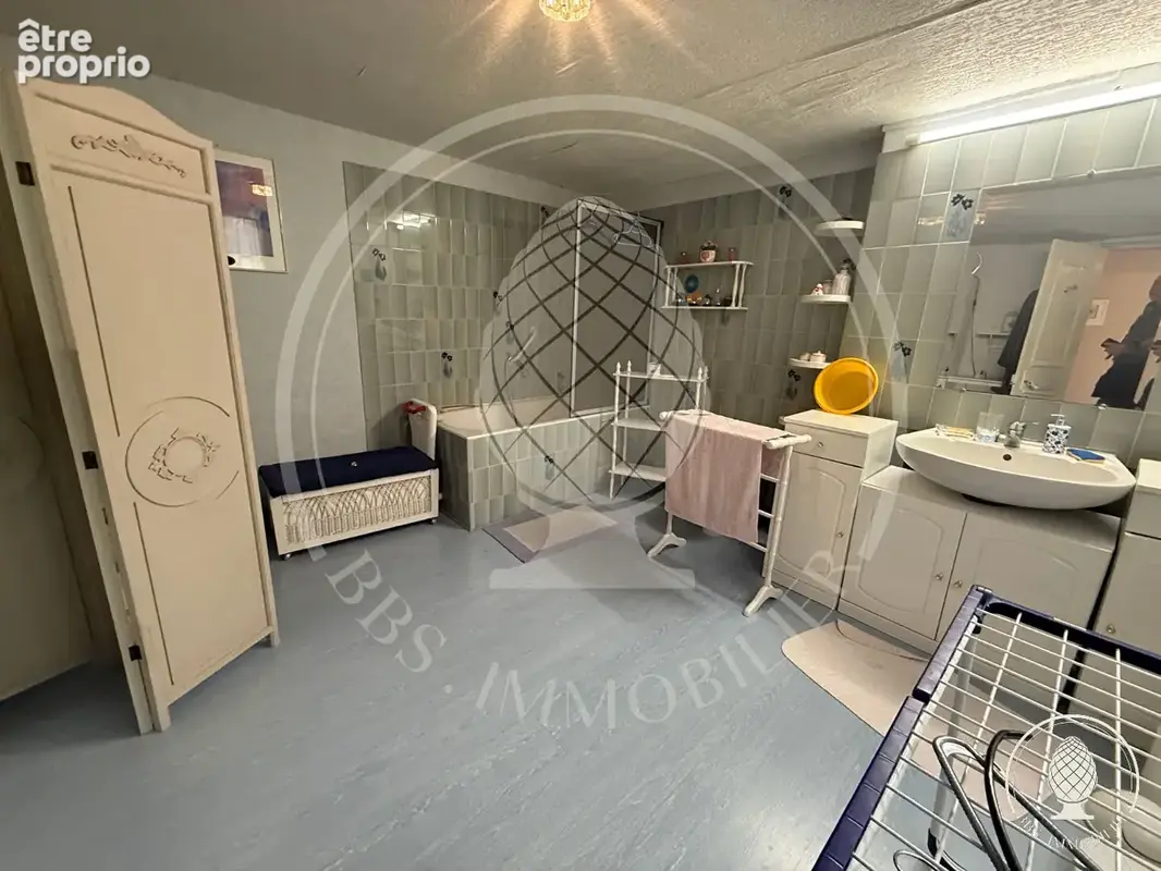 Immeuble à rénover en hypercentre de La Rochelle - Référence NB492 - photo 4