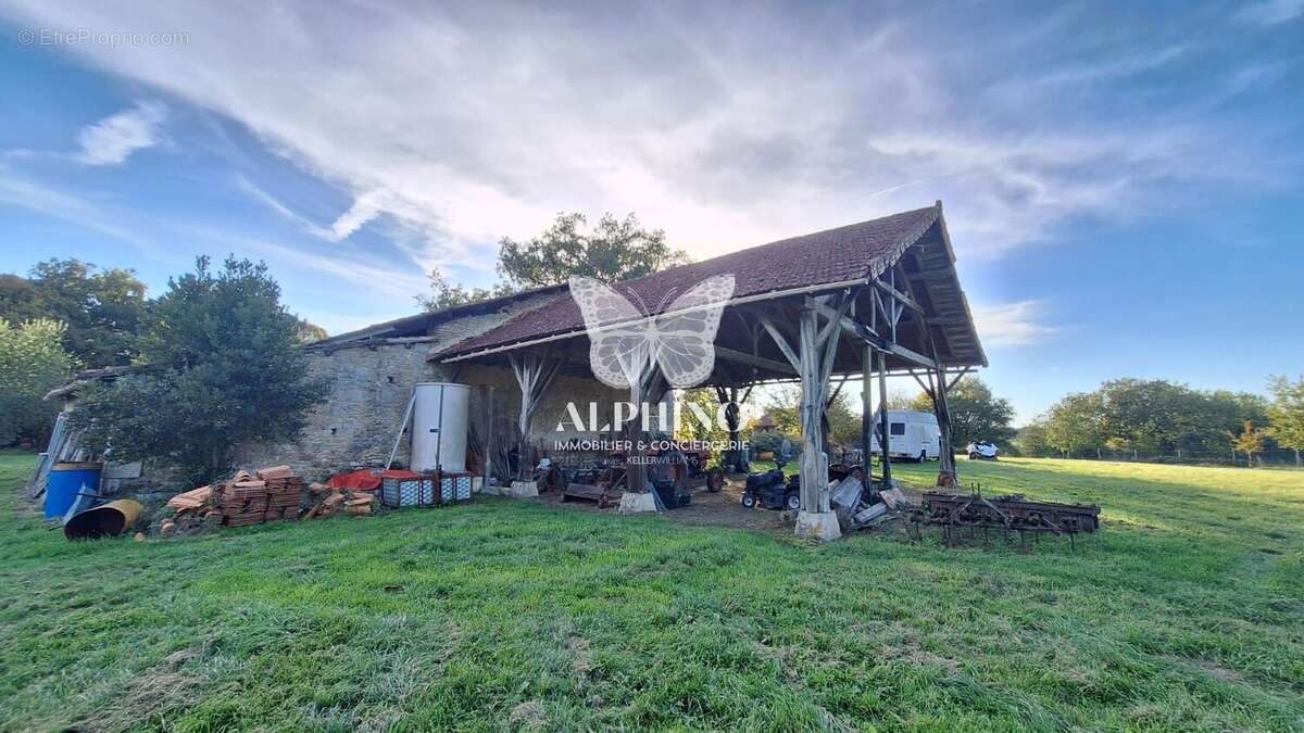 Maison à SAINT-MARTIAL-DE-VALETTE