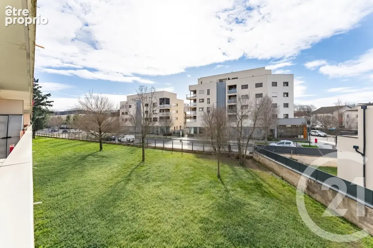 Appartement 4 pièces 77 m² à vendre à Saint-Priest (69800) - photo 3