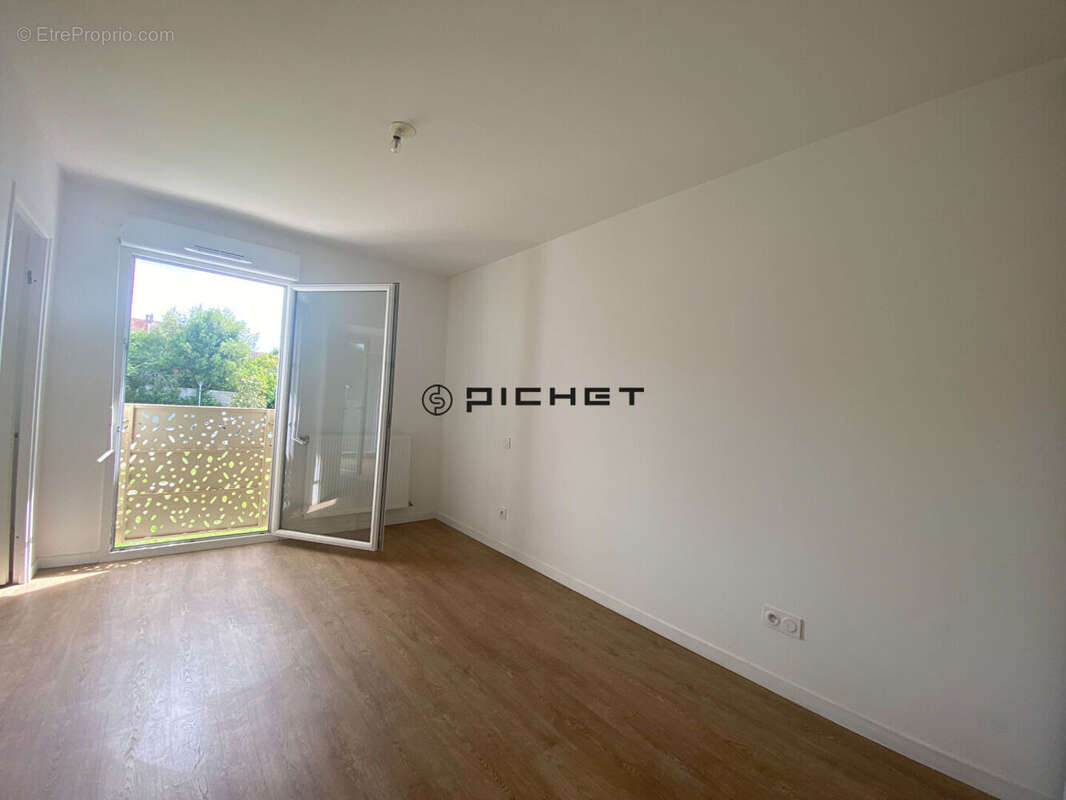Appartement à BRUYERES-LE-CHATEL