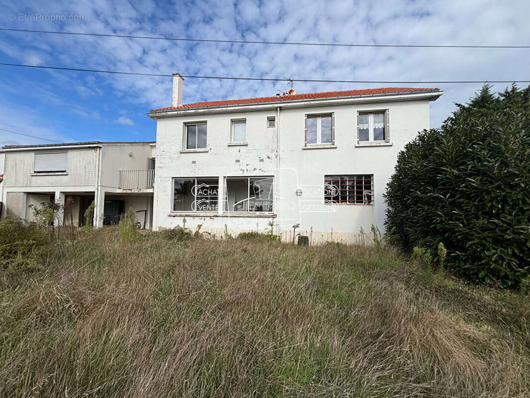 Maison à LA CHAPELLE-BASSE-MER