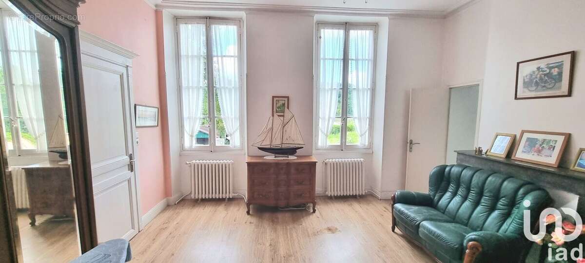 Maison 260 m² à Isle-Saint-Georges  - photo 5