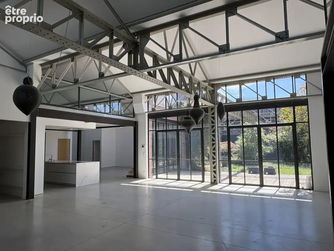 Ensemble immobilier dans anciens bâtiments industriels comprenant un loft d'exception de 400m2 - photo 6