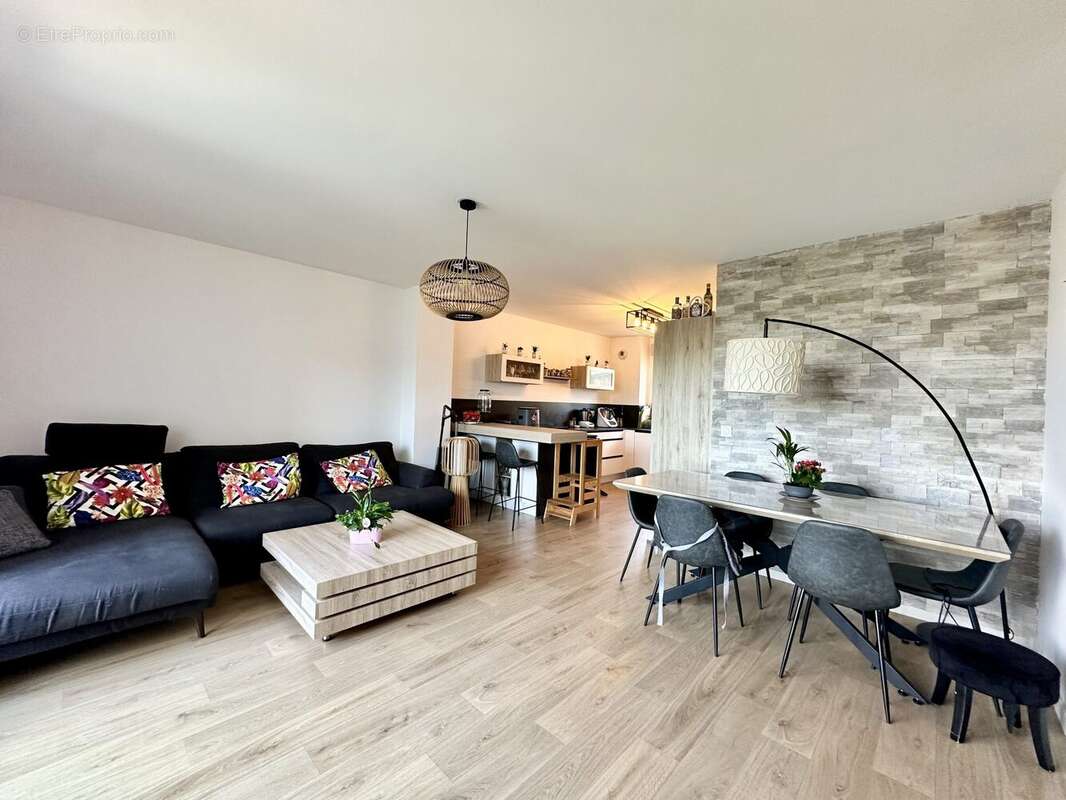 Appartement à SAVIGNY-LE-TEMPLE