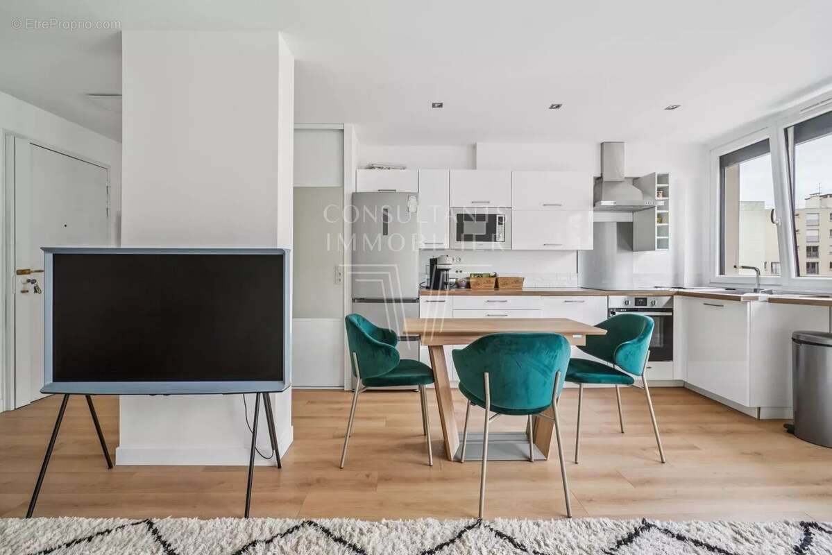 Appartement à COURBEVOIE