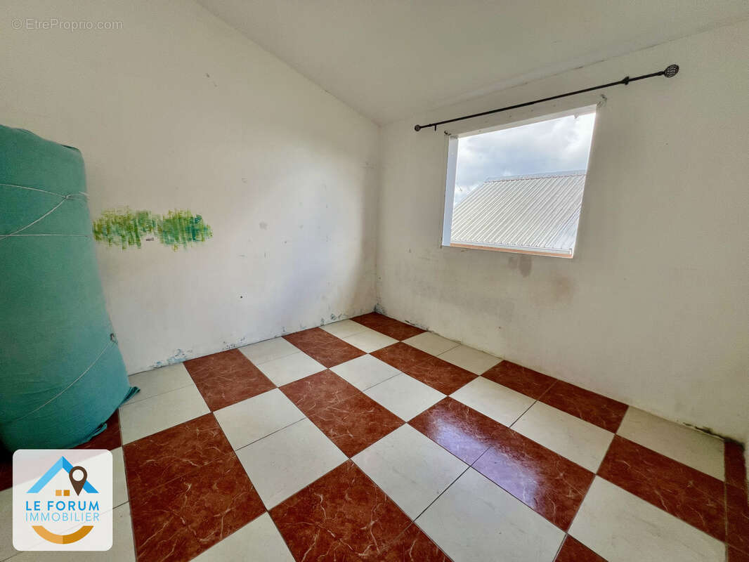 Tampon 97430 - maison t5 - cadre agréable - quartier prisé - proche de toute commodités - photo 6