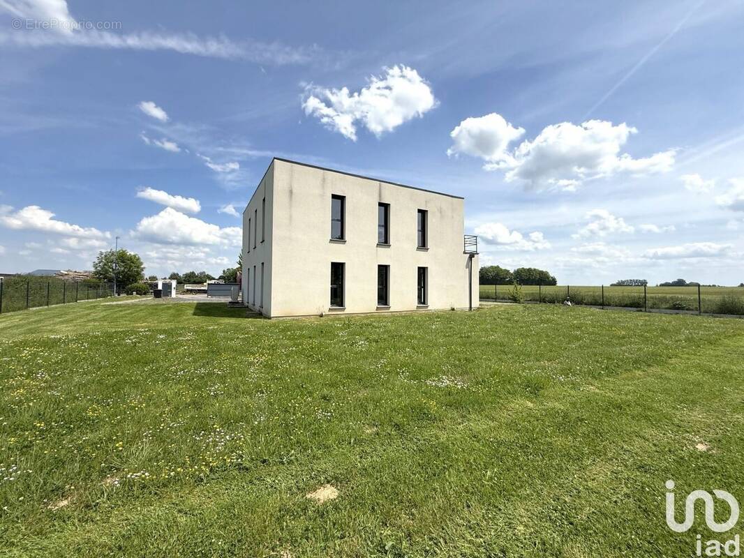 Photo 1 - Commerce à LIEUREY