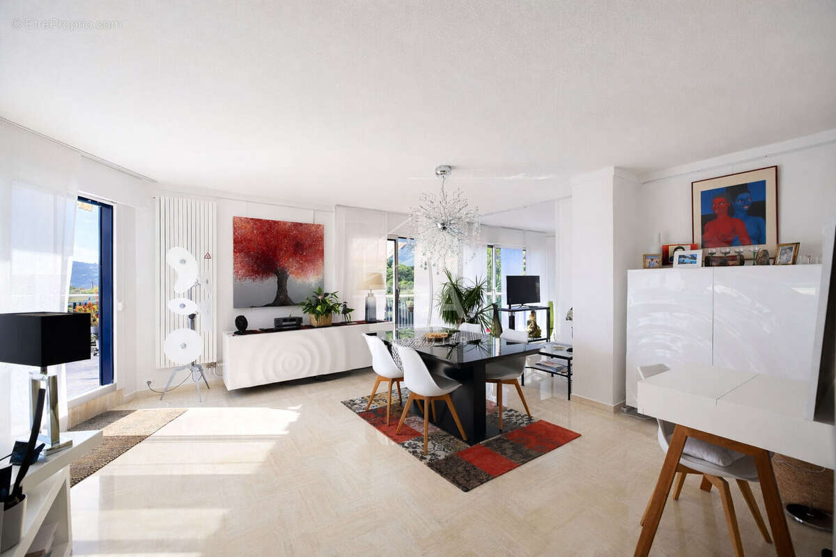 Appartement à MANDELIEU-LA-NAPOULE