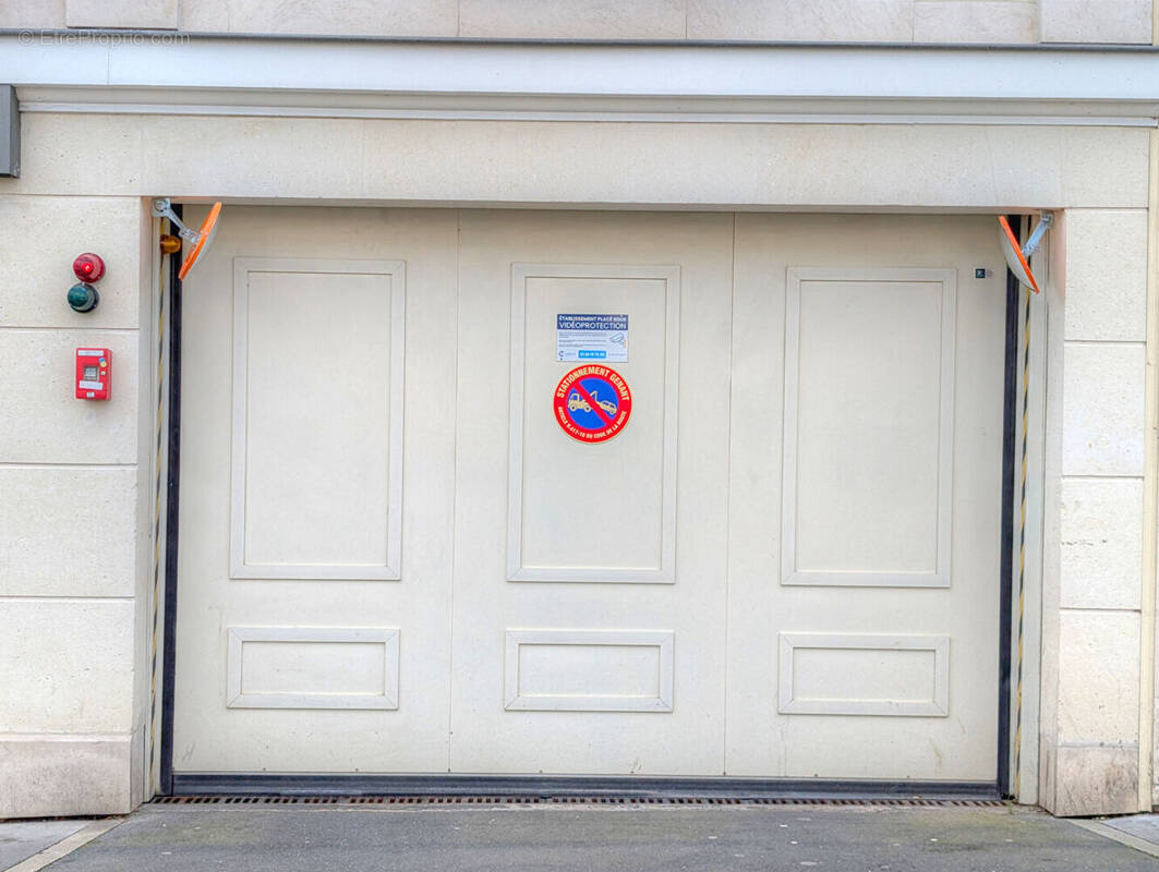 Parking à LA GARENNE-COLOMBES