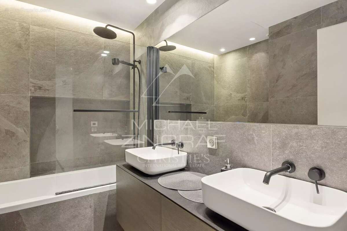 NICE Centre – Duplex moderne dans immeuble bourgeois avec grande terrasse - photo 8