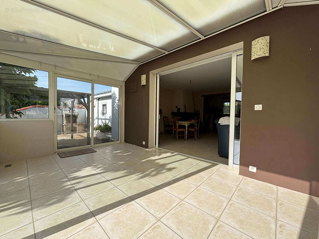 Maison familiale de plain-pied 129 m²  DIVATTE SUR LOIRE - photo 4