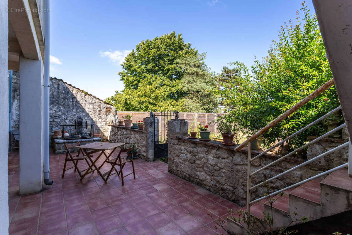 Village house with garden - photo 8