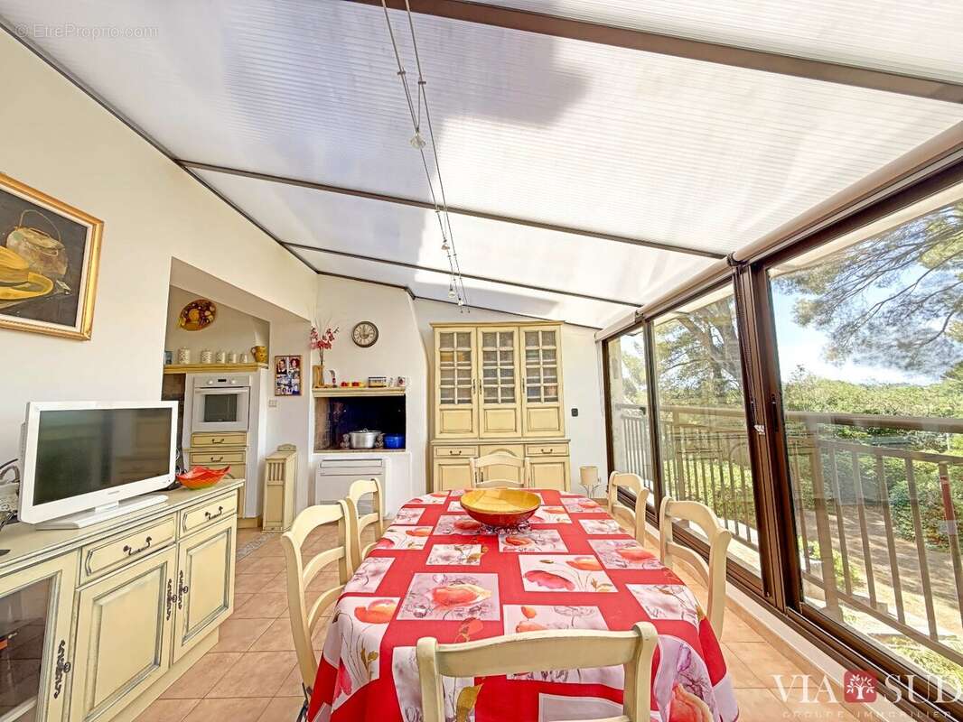 PÉZENAS, vaste villa familiale de 270 m² sur parc constructible de 4 395 m² avec piscine - photo 10