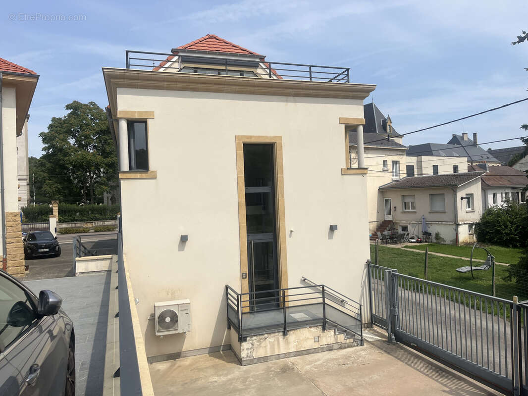 Commerce à CHATEL-SAINT-GERMAIN