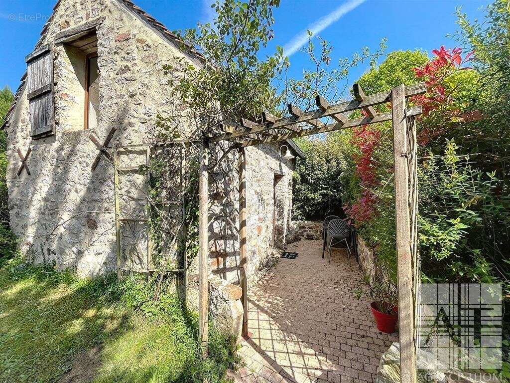 Maison à TORCE-VIVIERS-EN-CHARNIE