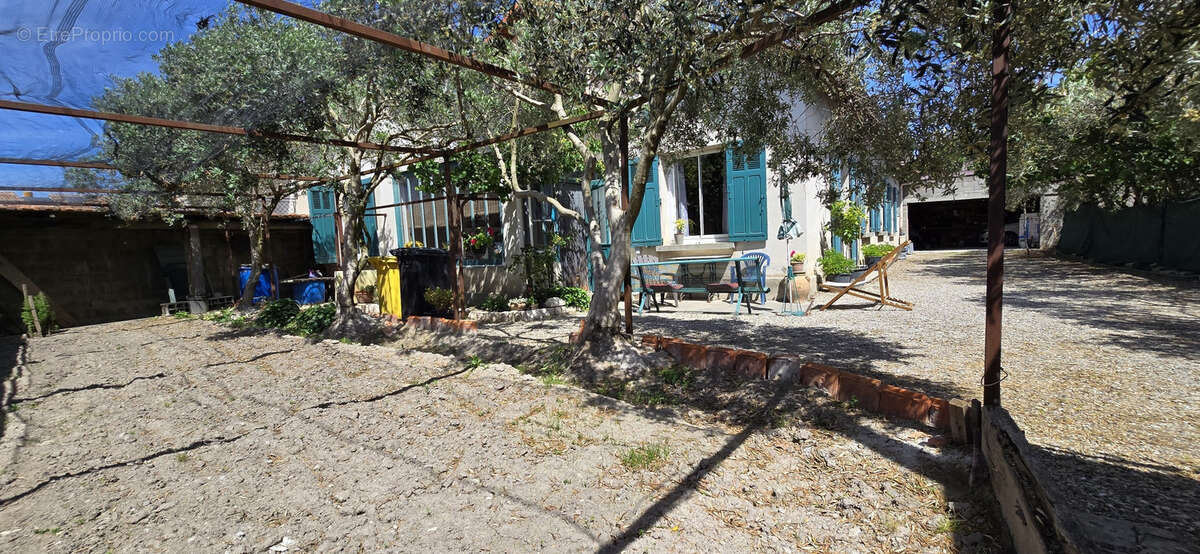 Maison à MORIERES-LES-AVIGNON