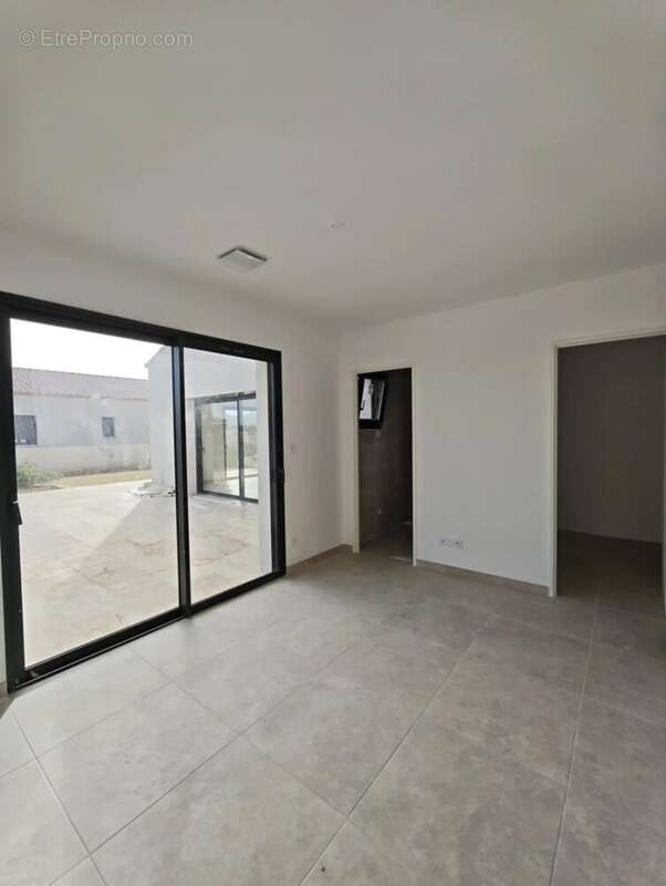 Maison neuve plain pied type 4 avec garage et piscine - photo 8