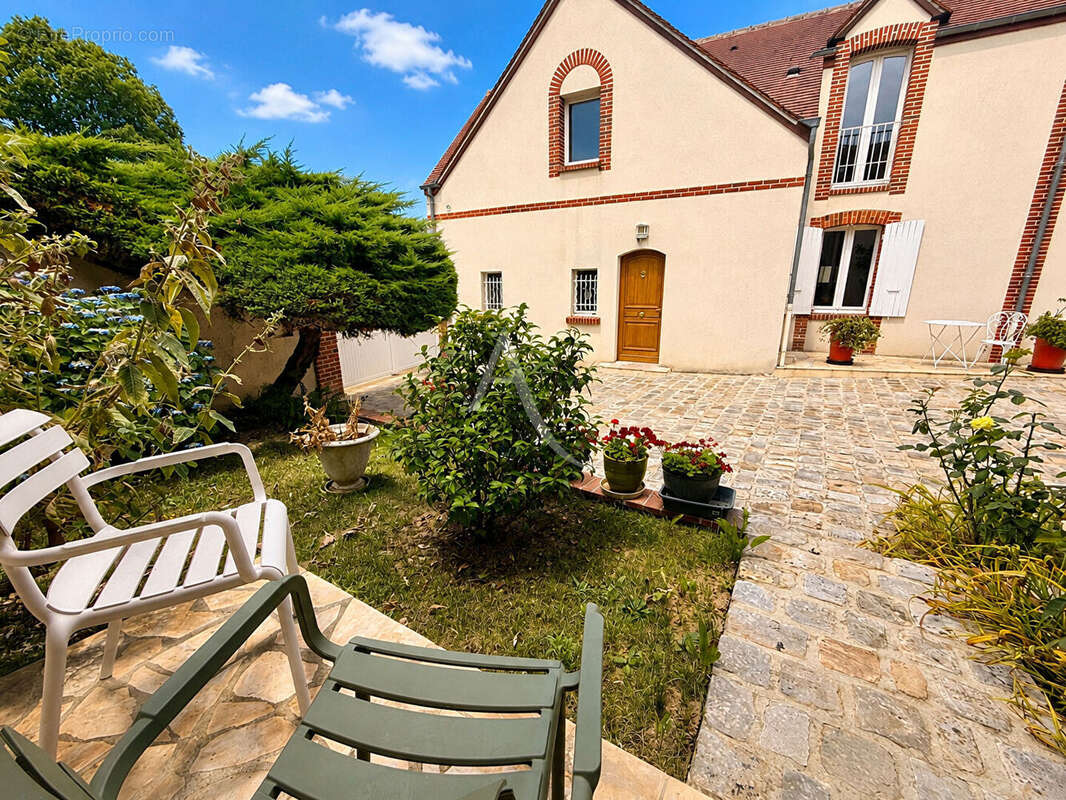 Maison à MORANCEZ