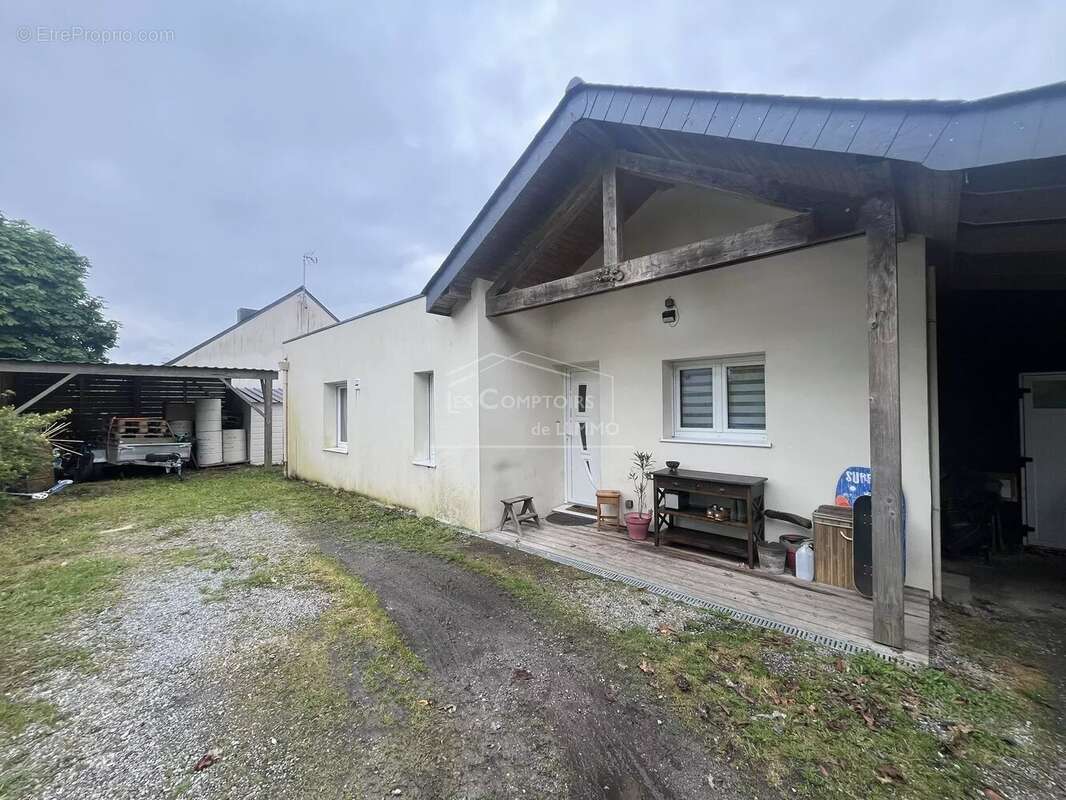 Maison à DONGES
