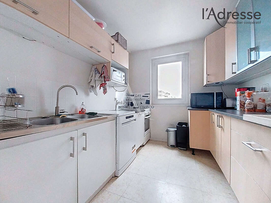 Appartement Suresnes - Vendu loué -  2 pièces 44m2 -Terrasse -18m²  Cave - parking - photo 4