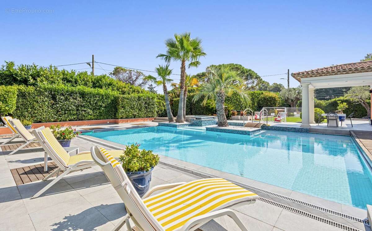 MOUGINS- belle villa individuelle de plain pied avec studio et piscine - photo 2