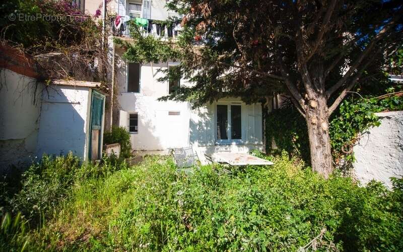 Appartement à MARSEILLE-3E