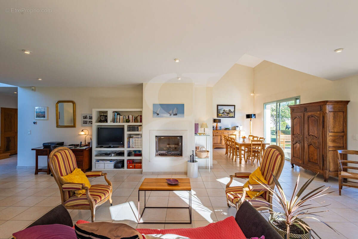 Maison à L&#039;ISLE-SUR-LA-SORGUE