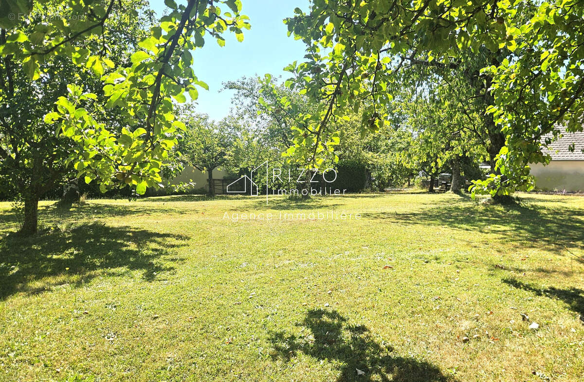 952m2 de terrain à bâtir pour 1 ou 2 maisons - photo 3