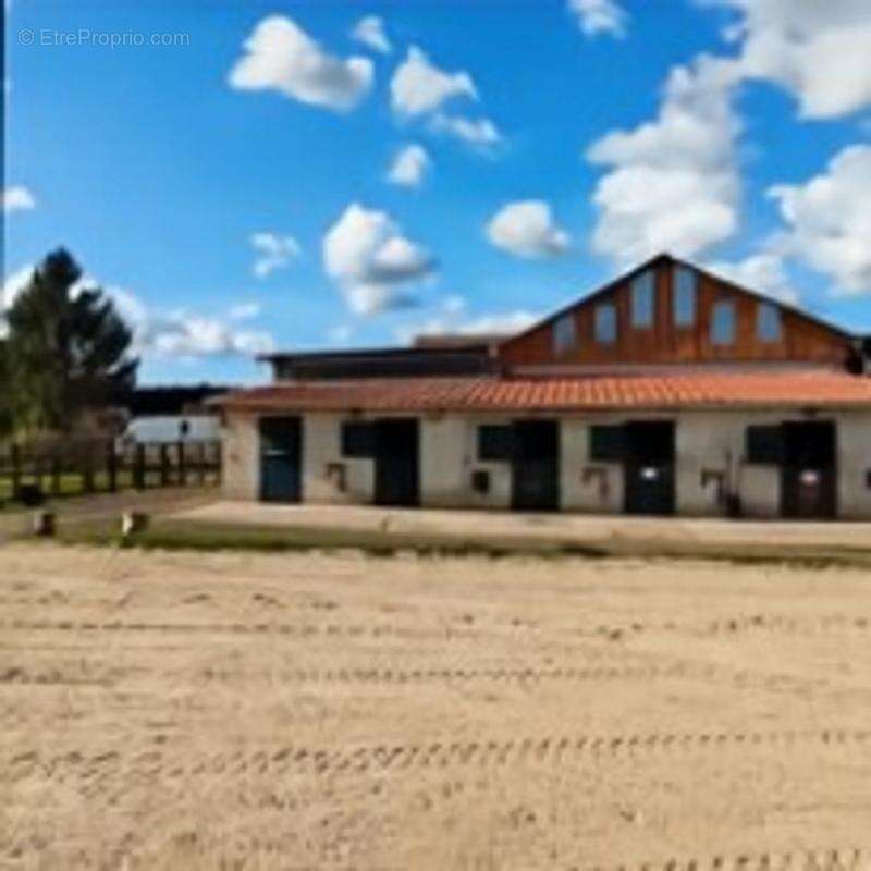 Maison à THIERS-SUR-THEVE