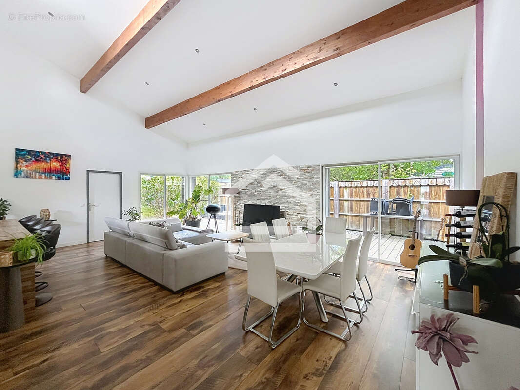 Maison à HOURTIN