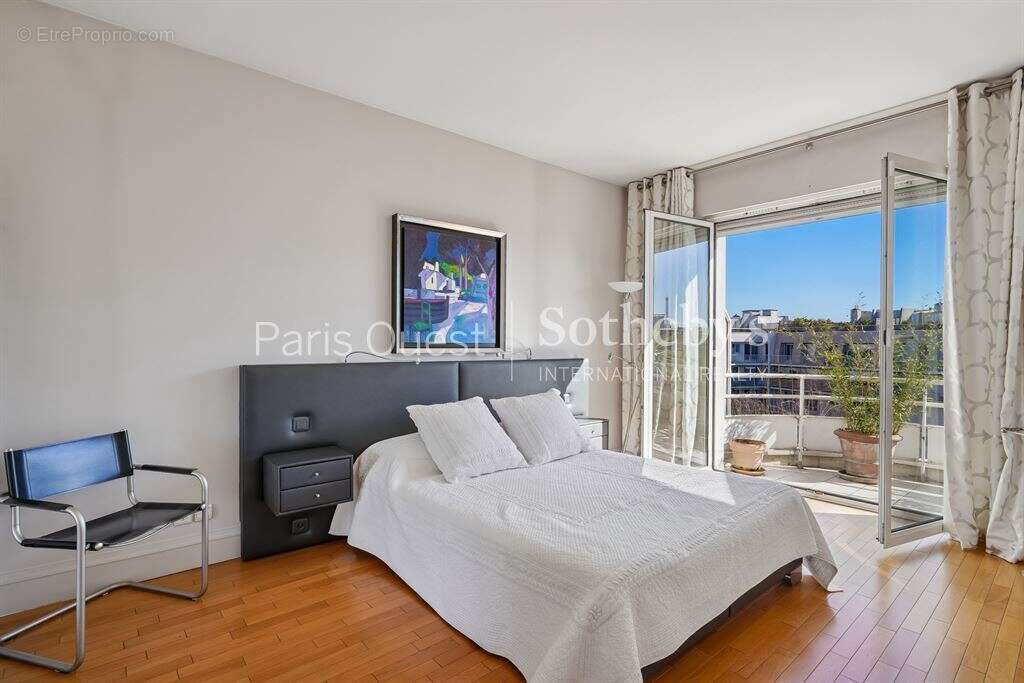 Appartement à NEUILLY-SUR-SEINE
