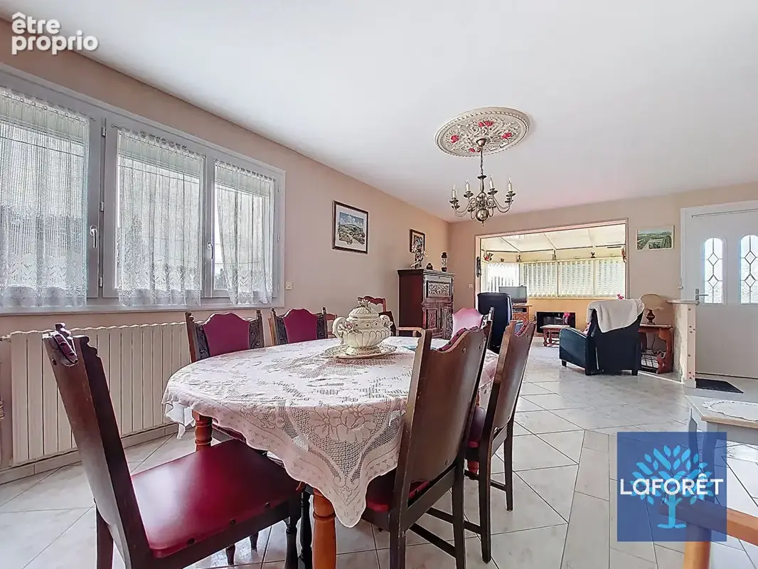 Maison familiale sur sous-sol complet  Proche de toutes les commodités - photo 2