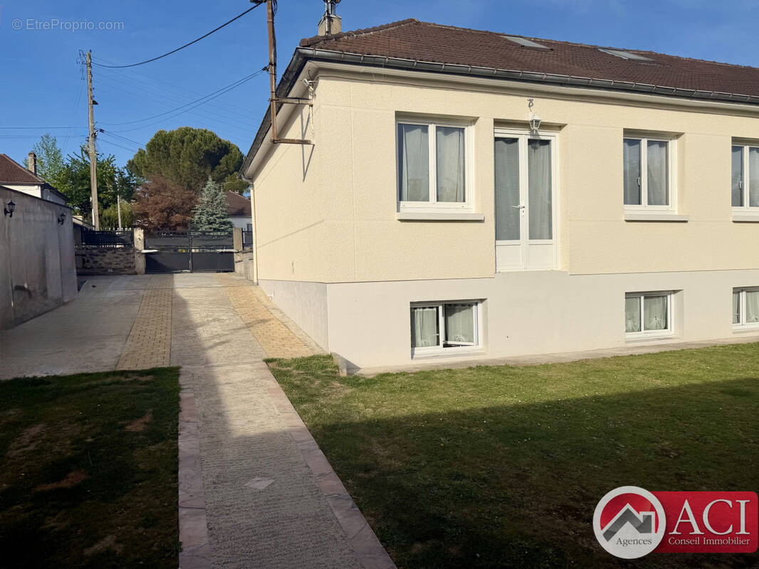 Maison à BORNEL