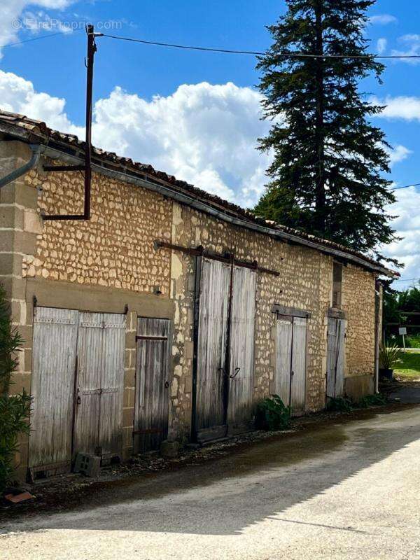 Maison à BAIGNES-SAINTE-RADEGONDE