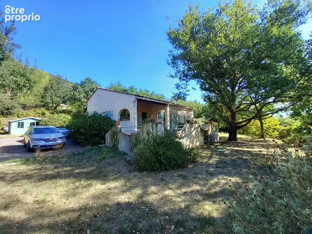 Superbe villa plain pied avec piscine sur 4000M2 arborés. - photo 18