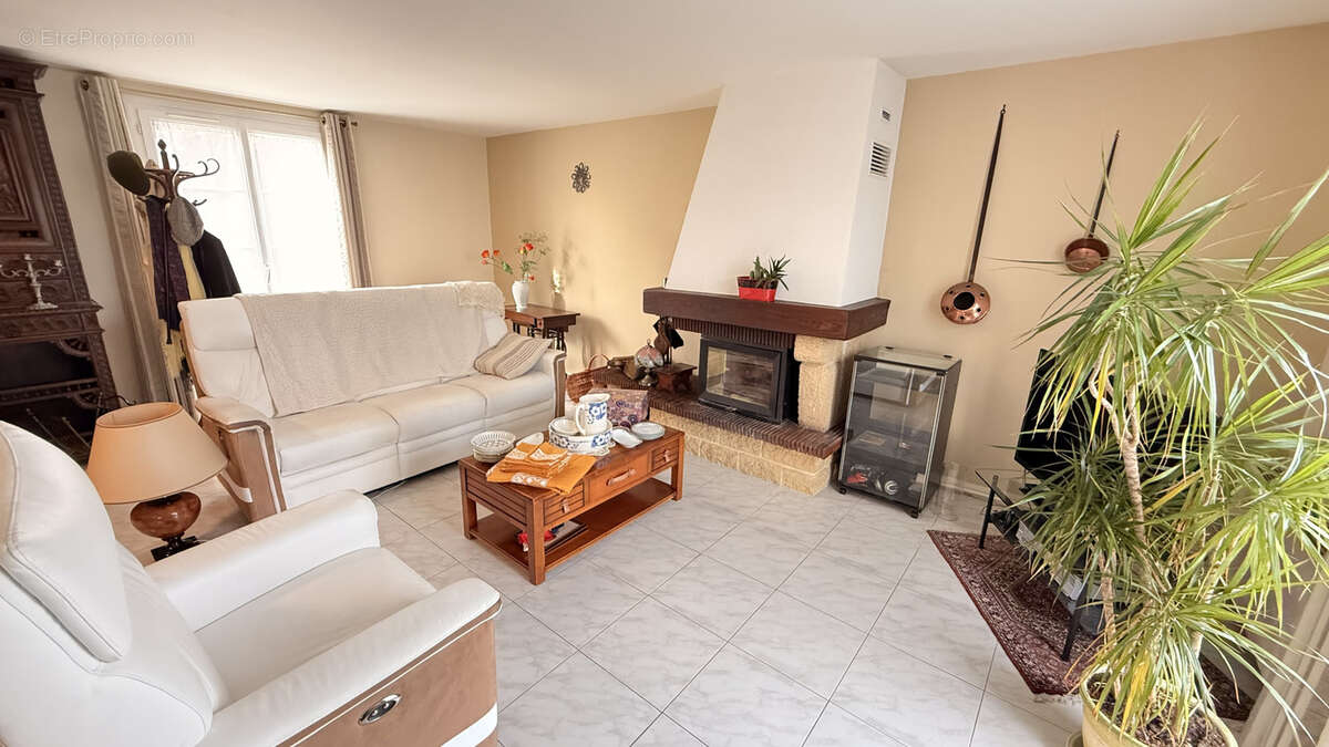 Maison à SAINT-PRYVE-SAINT-MESMIN