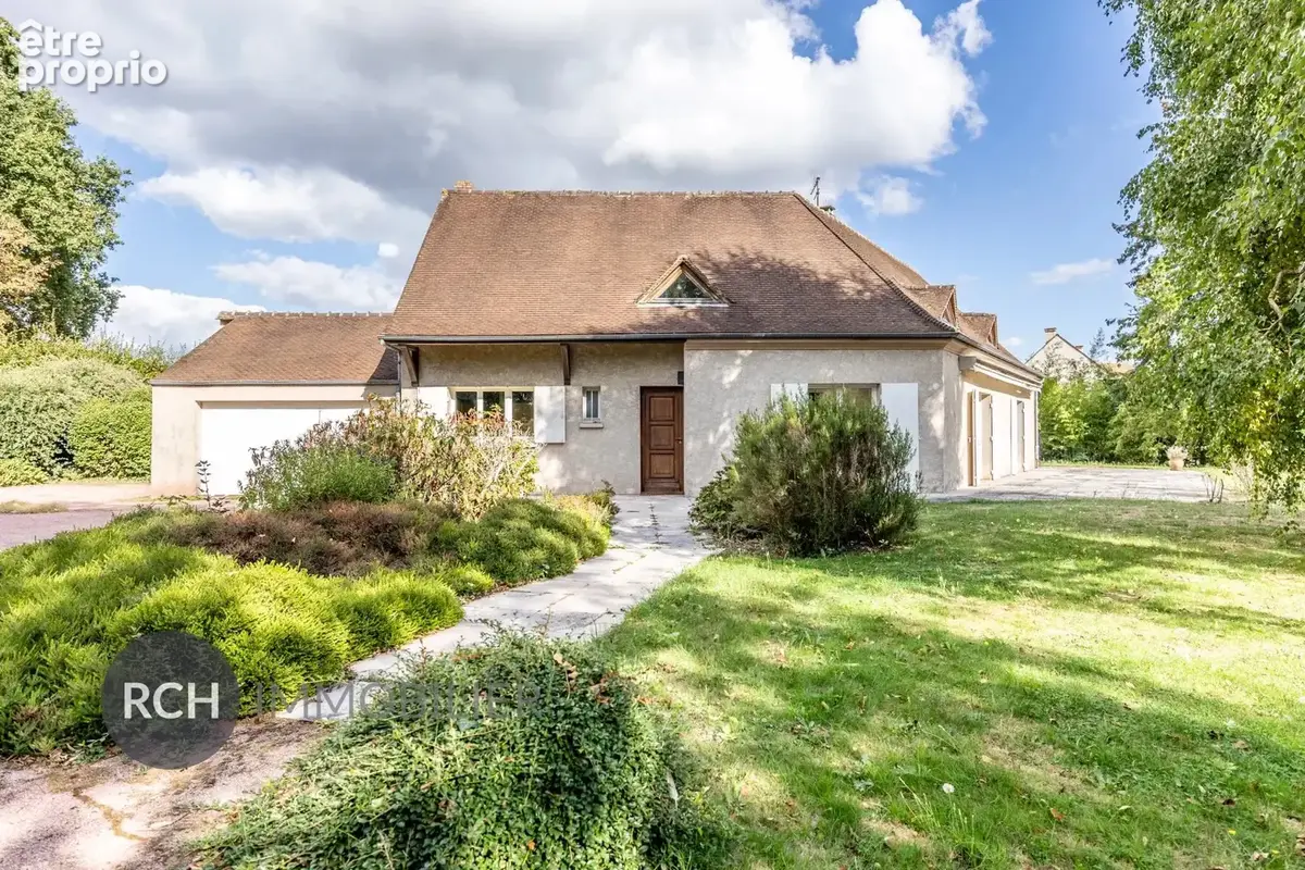 Proche Montfort-l'Amaury - Maison d'architecte baignée de lumière avec piscine chauffée et terrain arboré - photo 3