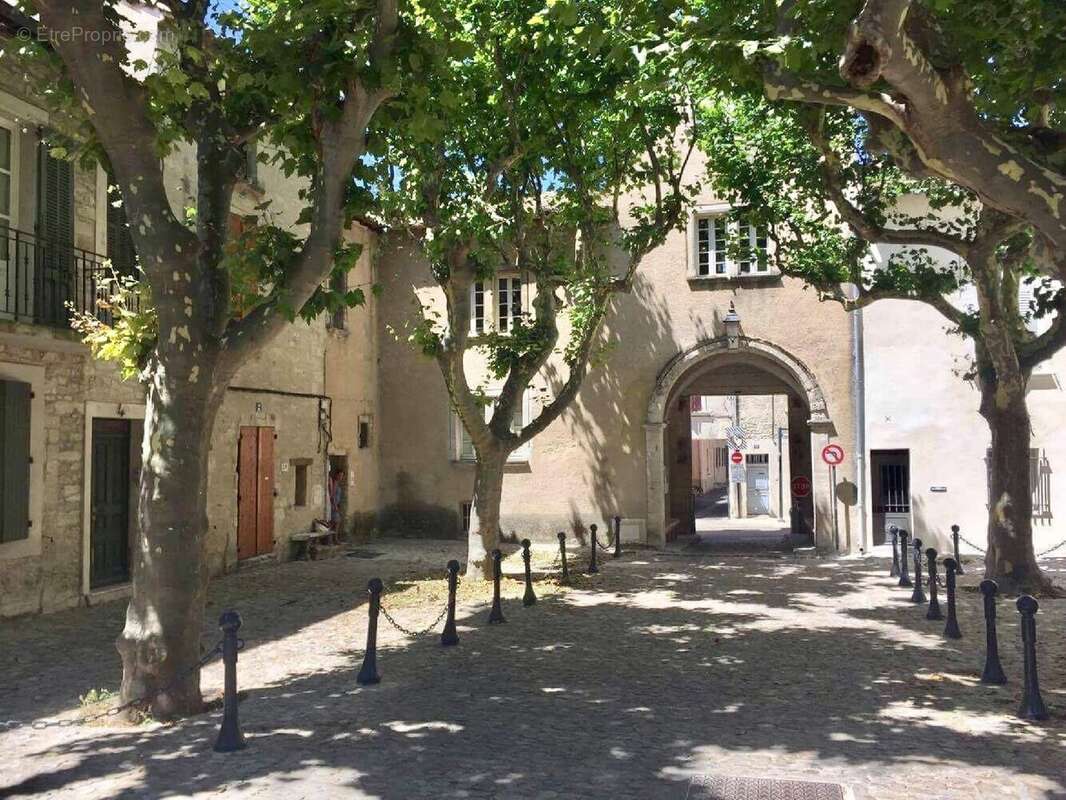 Appartement à VILLENEUVE-LES-AVIGNON