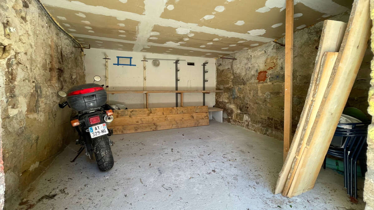 Maison à SAINT-QUENTIN-LA-POTERIE