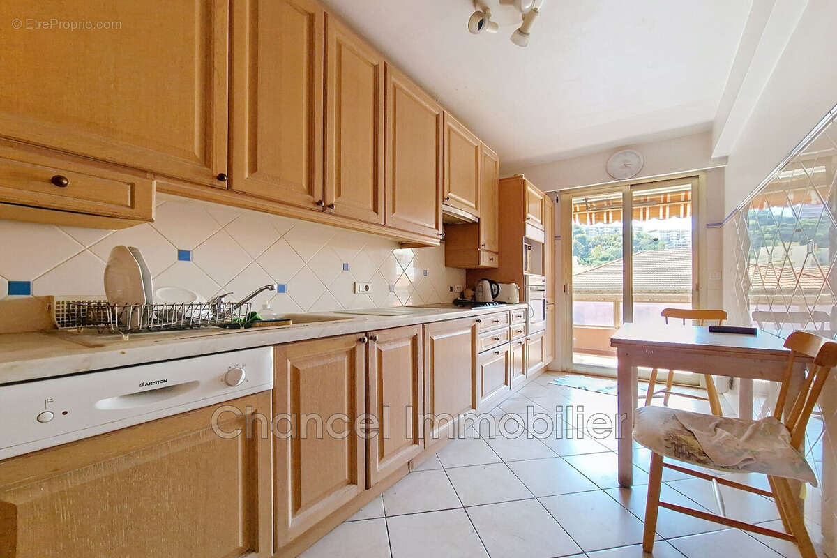 Appartement à SAINT-LAURENT-DU-VAR