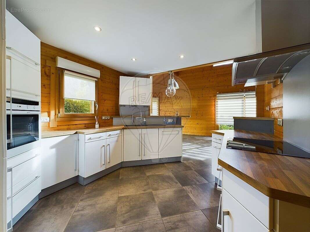 Maison à COSNES-ET-ROMAIN