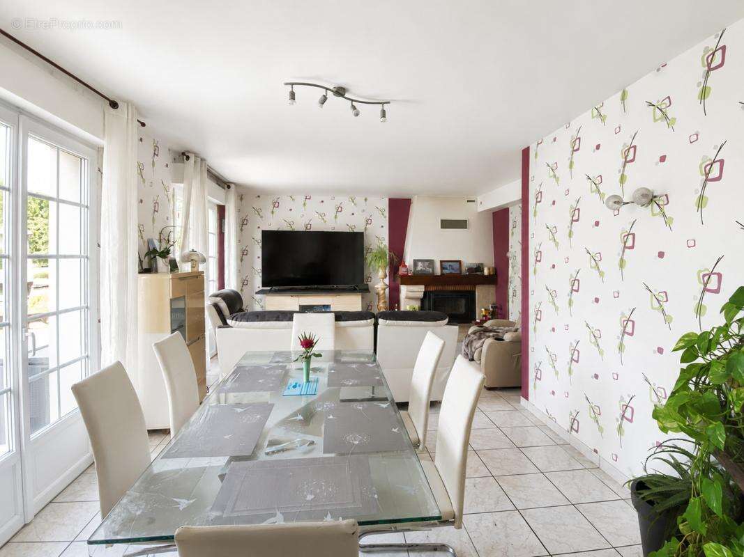 Maison à LOCQUELTAS