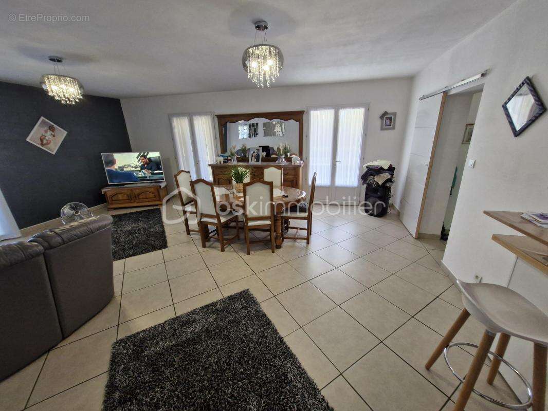 Charmante maison de 145m2 sur son terrain clos de 2224m2 dans un environnement calme à Mouleydier - photo 5