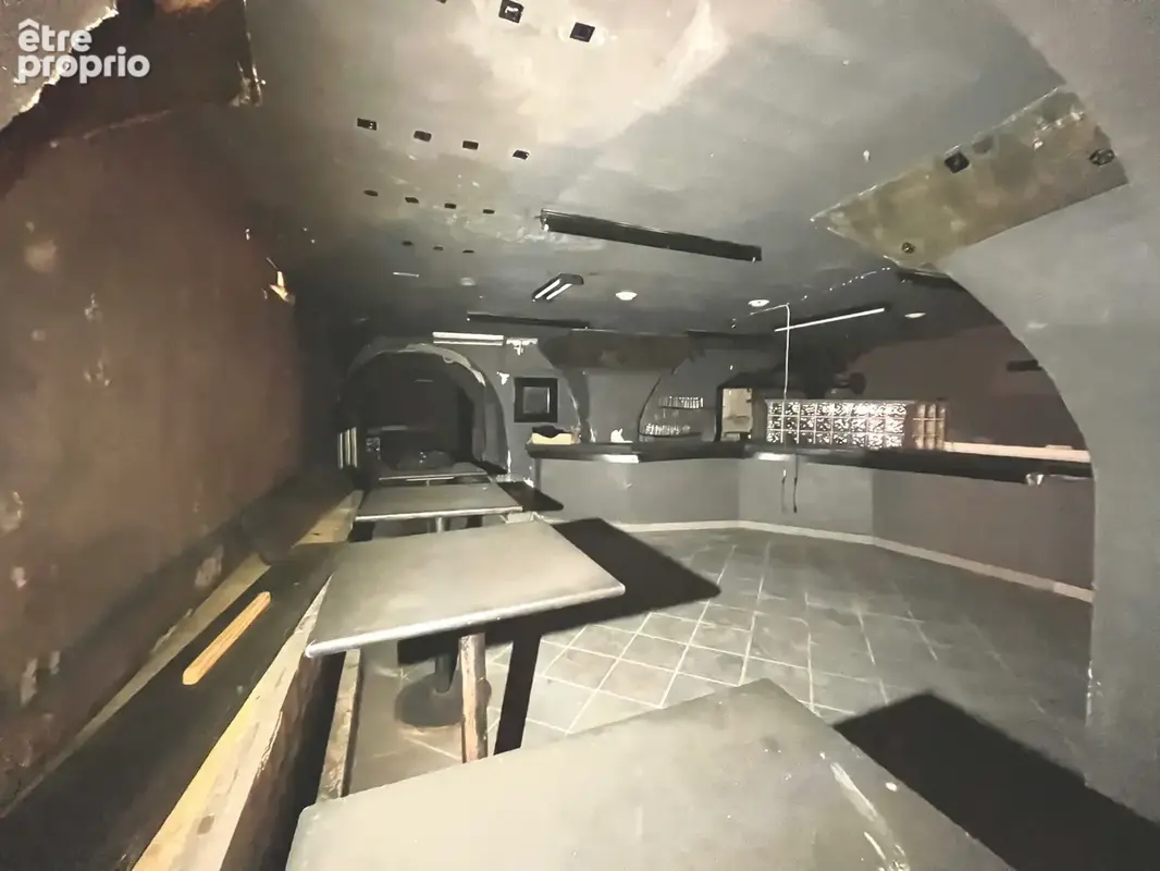 Bastia – port : caves atypiques à fort potentiel 150 m² - photo 5