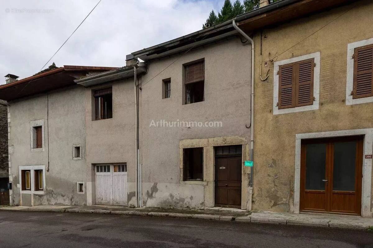 Maison à VIRIEU-LE-GRAND