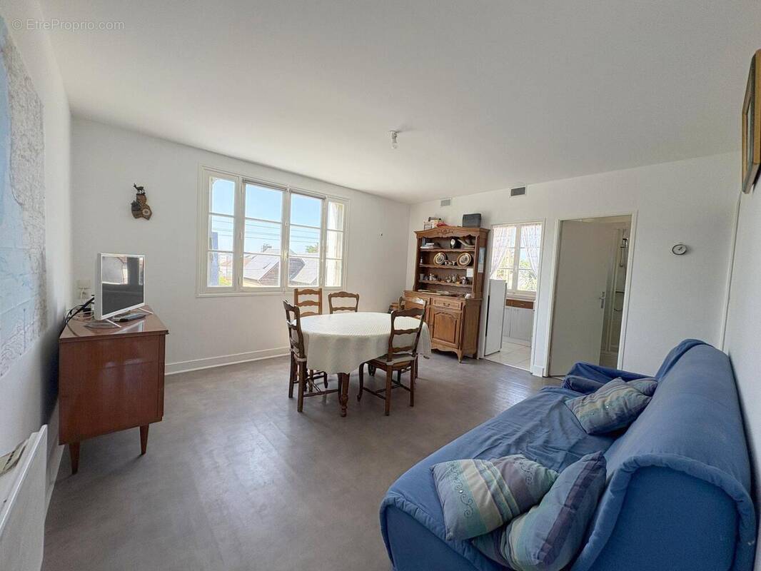 Appartement à JULLOUVILLE
